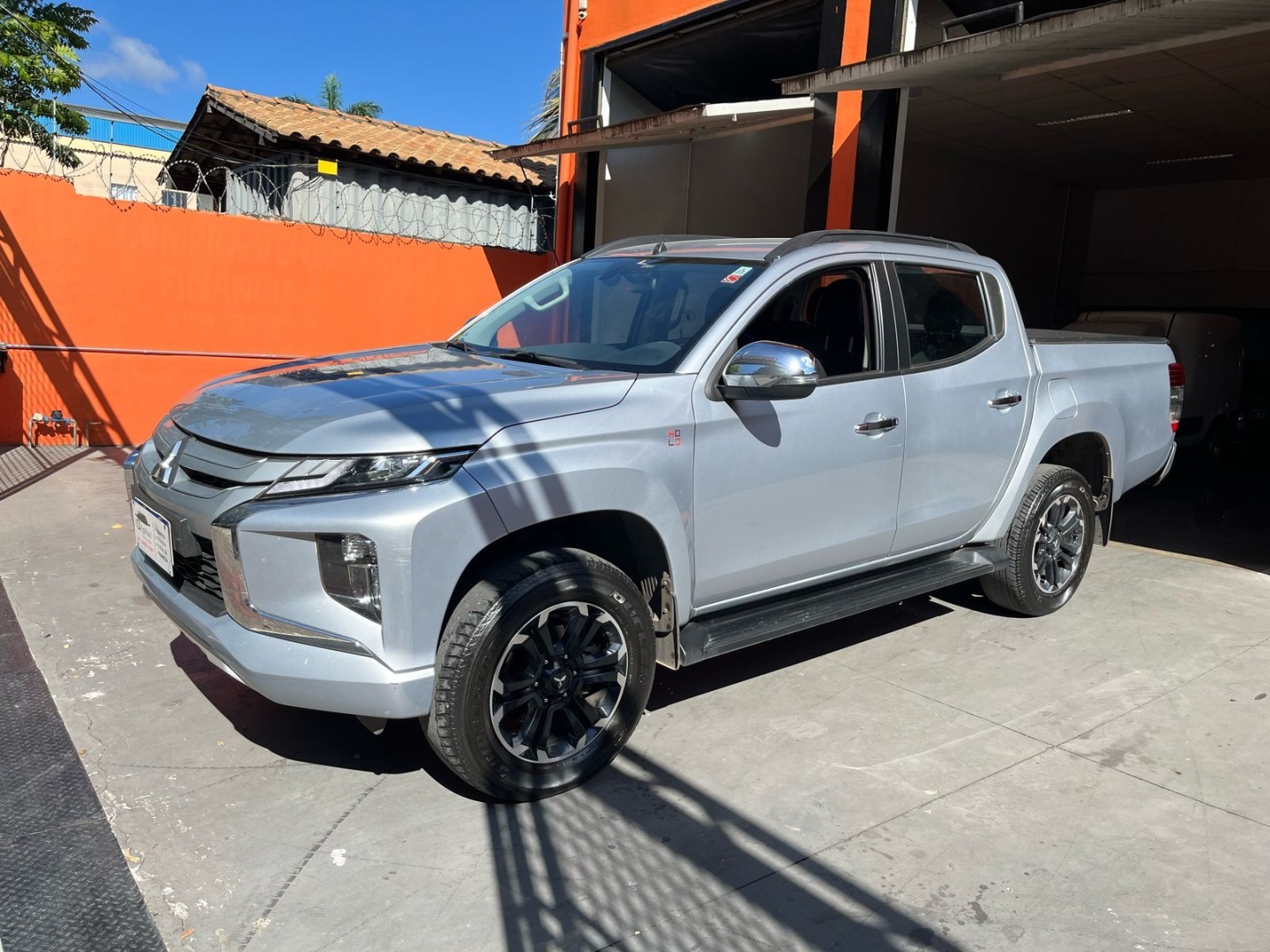 MITSUBISHI L200 TRITON 2.4 16V TURBO DIESEL SPORT HPE CD 4P 4X4 AUTOMÁTICO