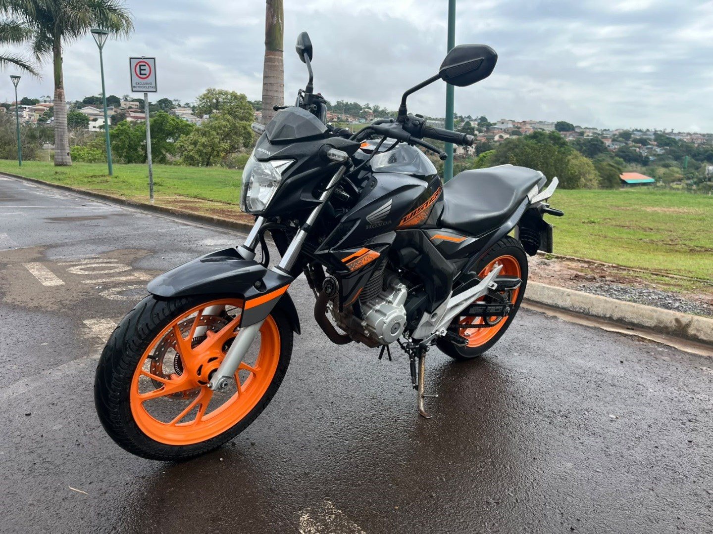 MOTO HONDA CB TWISTER
