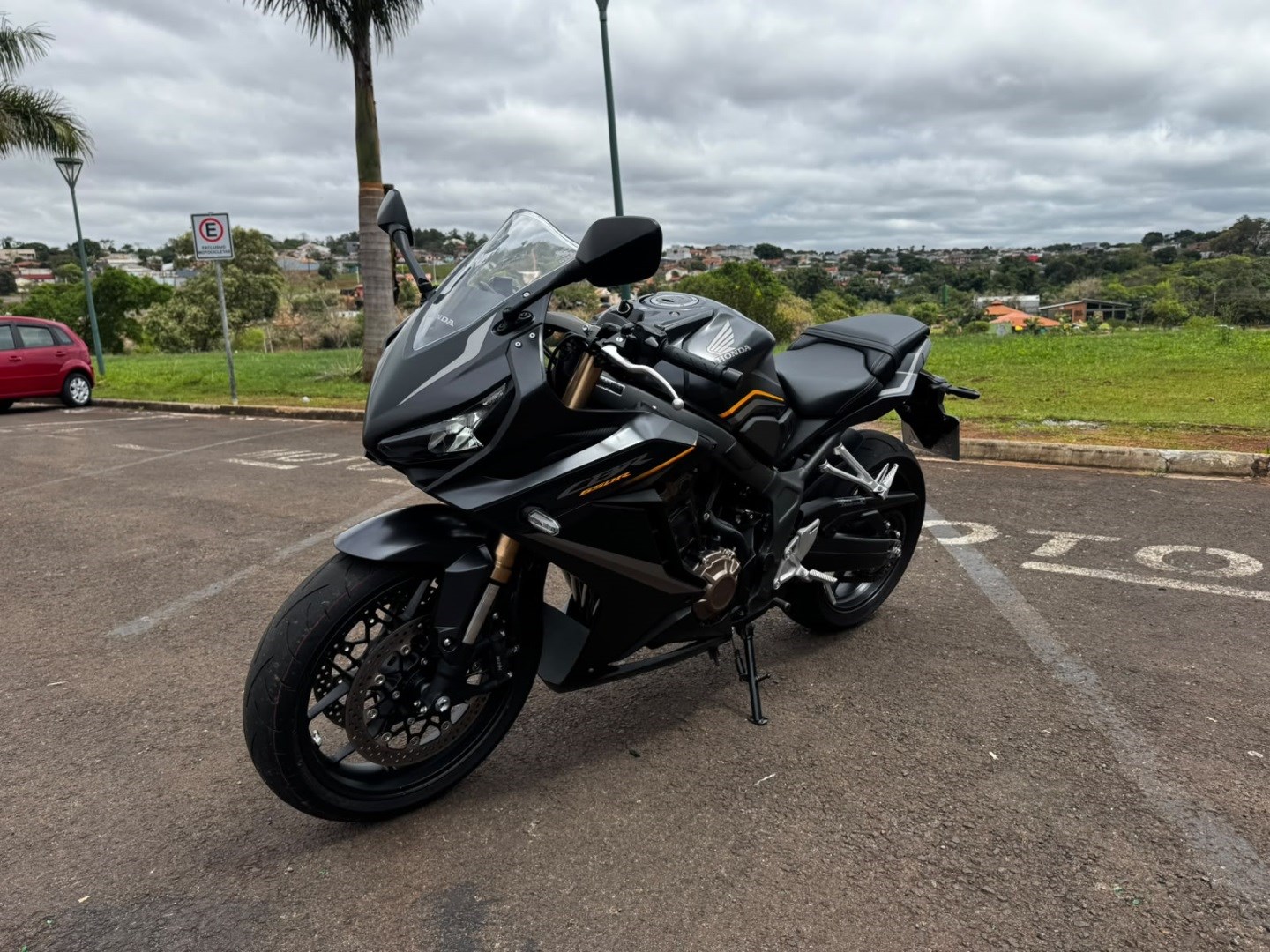 MOTO HONDA CBR 650R