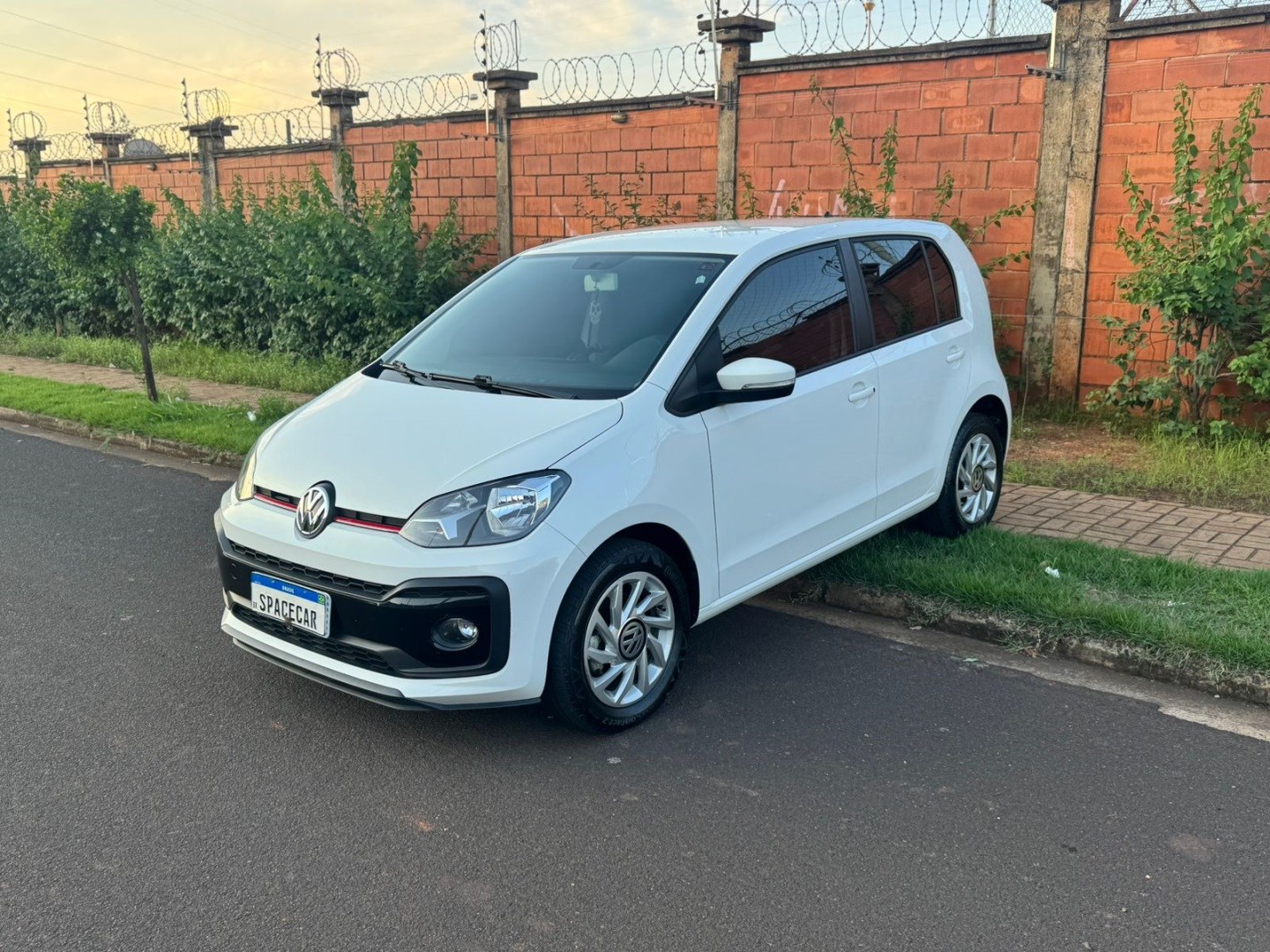 VOLKSWAGEN UP 1.0 170 TSI TOTAL FLEX CONNECT 4P MANUAL