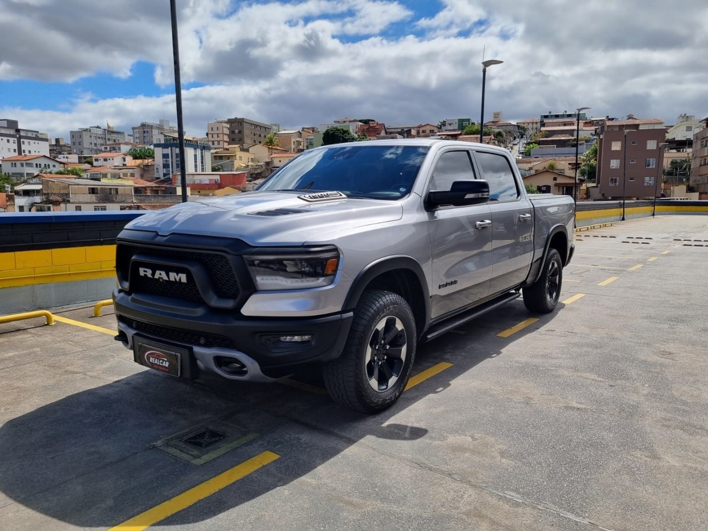 RAM 1500 5.7 V8 GASOLINA REBEL CD 4X4 AUTOMÁTICO
