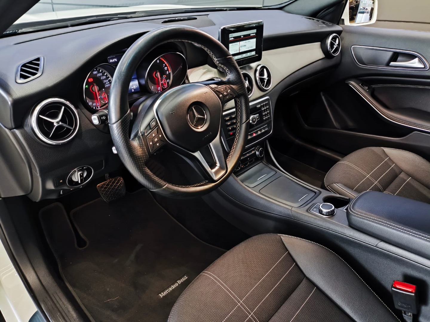 MERCEDES-BENZ GLA 200 1.6 CGI ADVANCE 16V TURBO FLEX 4P AUTOMÁTICO - foto 4